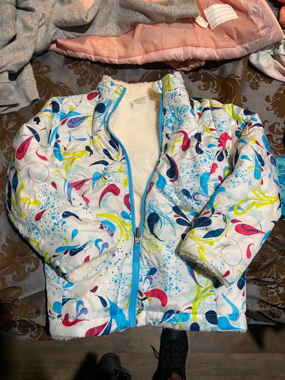 Girls' White Multicolor Printed Puffer Jacket with Sherpa Lining